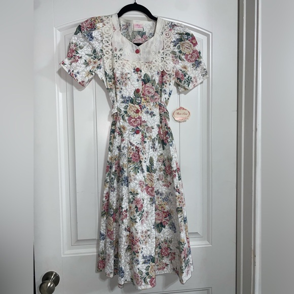 Addison Ross Other - Allison Rose Vintage Floral Lace Dress - White and Pink